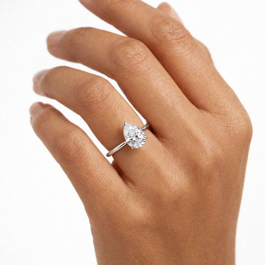 Glitz Éclat Pear Ring