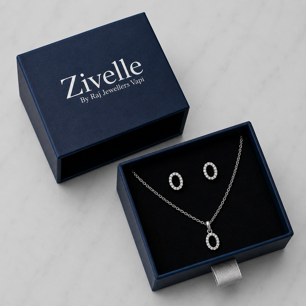 Celeste Oval Chain Set